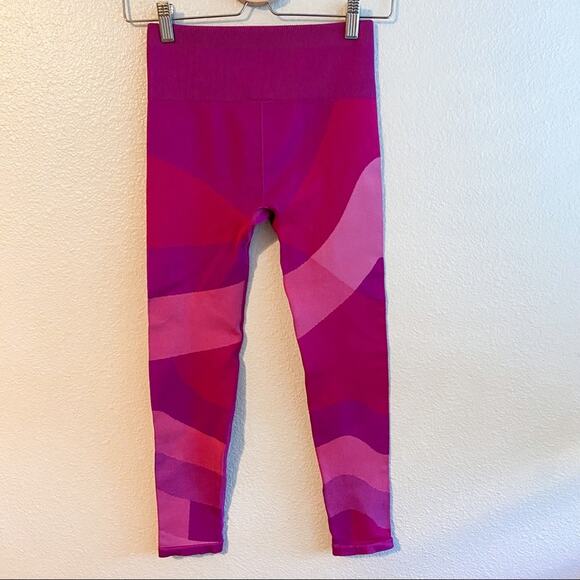 Fabletics Pink High-Waisted Seamless Colorblock Capri - Picture 3 of 6